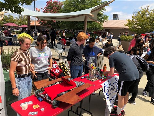 Students talking to potential robotic club members